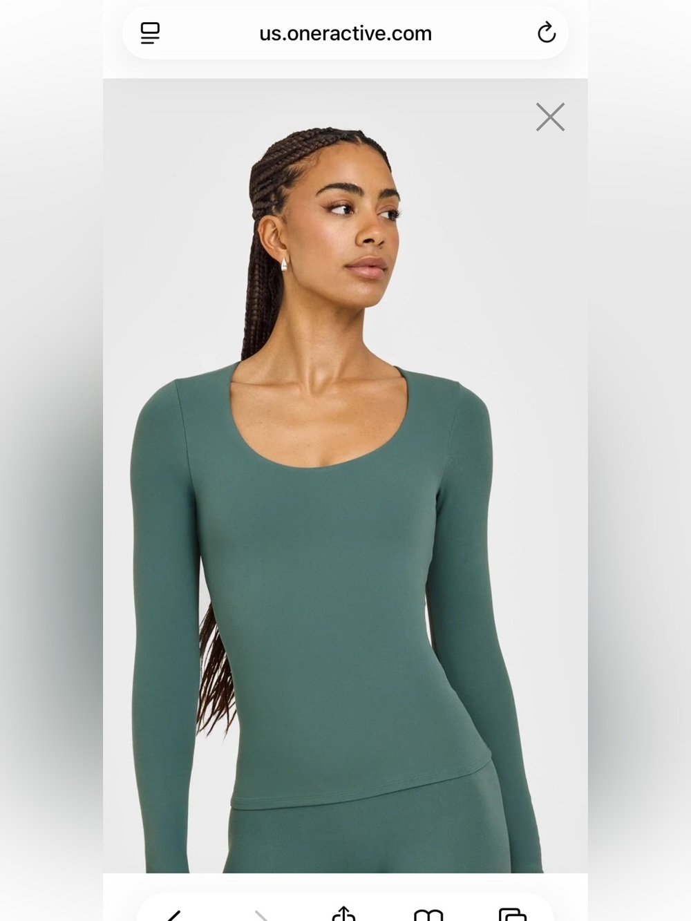 SOFTMOTION™ SCOOP NECK LONG SLEEVE TOP WITH BUILT IN BRA SHELF WITH WHITE LOGO